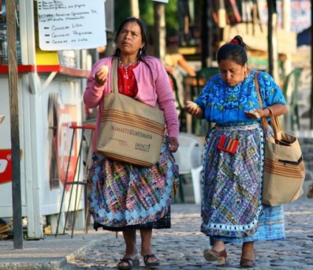 Zdjęcia: jezioro Atitlan, Pachanachel, Genia smakuja Ci te polskie pierogi?, GWATEMALA Zdjęcia: jezioro Atitlan, Pachanachel, Genia smakuja Ci te polskie pierogi?, GWATEMALA