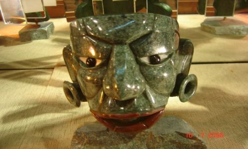 Zdj�cie GWATEMALA / Gwatemala / Antigua / Maska india�ska