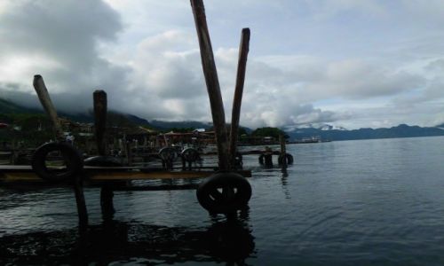 Zdjecie GWATEMALA / Panajanchal / Lago de Atitlan / Gra chmur i cieni.