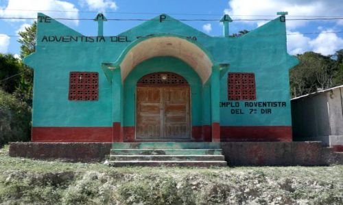 Zdjęcie GWATEMALA / - / departament Peten / wiejski kosciolek