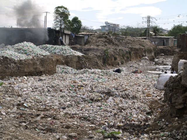 Zdjęcia: Port au Prince, Rzeka w stolicy Haiti, HAITI Zdjęcia: Port au Prince, Rzeka w stolicy Haiti, HAITI