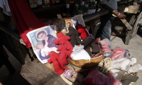 HAITI / brak / Port au Prince / Popularne laleczki Voo Doo