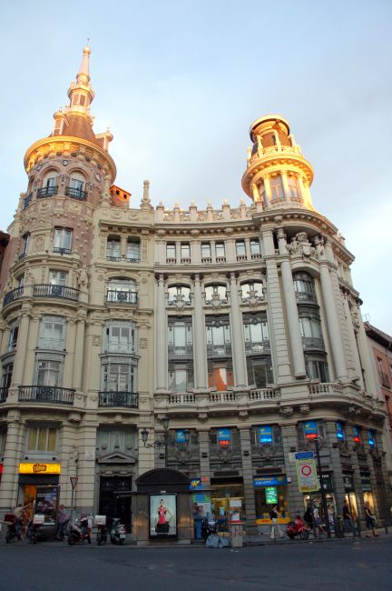 Zdjęcia: Plaza de Canalejas, Madryt, Edificio Meneses, HISZPANIA Zdjęcia: Plaza de Canalejas, Madryt, Edificio Meneses, HISZPANIA