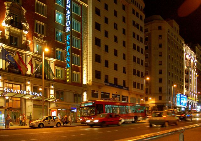 Zdjęcia: Madryt, Kastylia, Gran Via nocą., HISZPANIA Zdjęcia: Madryt, Kastylia, Gran Via nocą., HISZPANIA