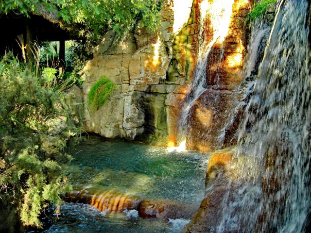 Zdjęcia: Reus, Katalonia, Wodospadzik w Port Aventura, HISZPANIA Zdjęcia: Reus, Katalonia, Wodospadzik w Port Aventura, HISZPANIA