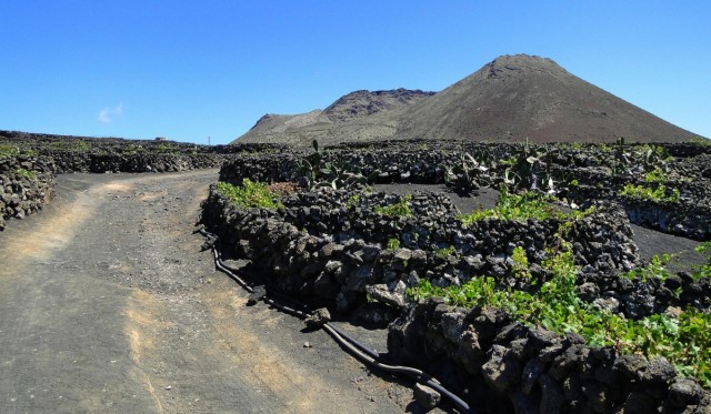 Zdj cia: Lanzarote, Wyspy Kanaryjskie, Droga do La Corona., HISZPANIA