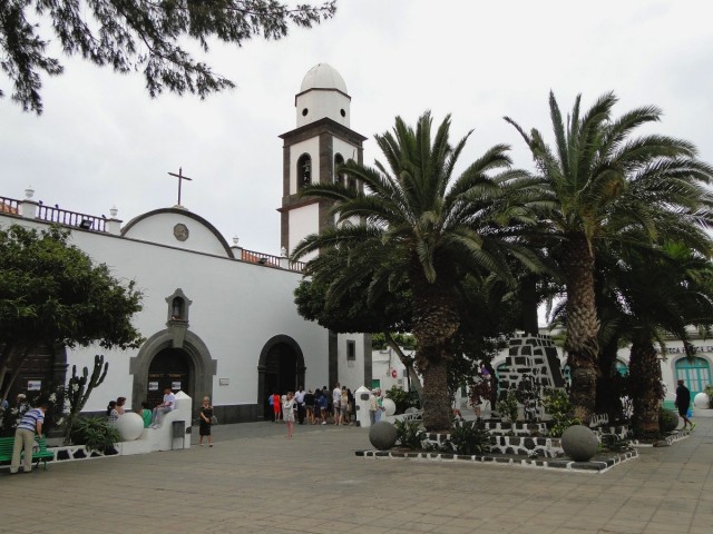 Zdj cia: Lanzarote, Wyspy Kanaryjskie, Wspomnienie z Lanzarote - koci w Arrecife, HISZPANIA