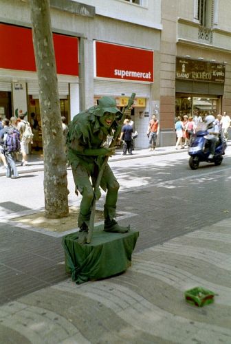 Zdjęcia: La Rambla, Barcelona, zielony ludek, HISZPANIA Zdjęcia: La Rambla, Barcelona, zielony ludek, HISZPANIA