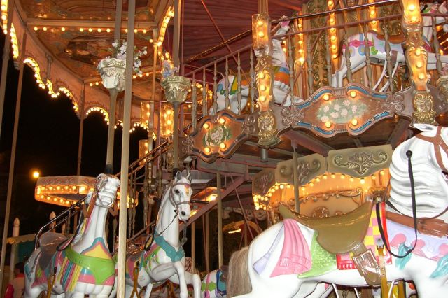 Zdjęcia: Barcelona Tibidabo, Katalonia, Tibidabo, fragment karuzeli z początków XX wieku, HISZPANIA Zdjęcia: Barcelona Tibidabo, Katalonia, Tibidabo, fragment karuzeli z początków XX wieku, HISZPANIA