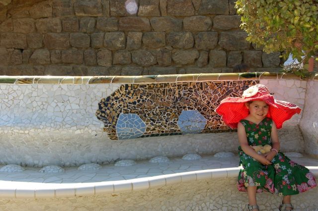 Zdjęcia: Park Guell/Pałac Guell, Barcelona, Śliczna modelka na najdłuższej ławce świata:), HISZPANIA Zdjęcia: Park Guell/Pałac Guell, Barcelona, Śliczna modelka na najdłuższej ławce świata:), HISZPANIA