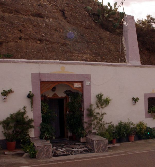 Zdjęcia: Almeria, Andaluzja, Drzwi do wnętrza góry, HISZPANIA Zdjęcia: Almeria, Andaluzja, Drzwi do wnętrza góry, HISZPANIA