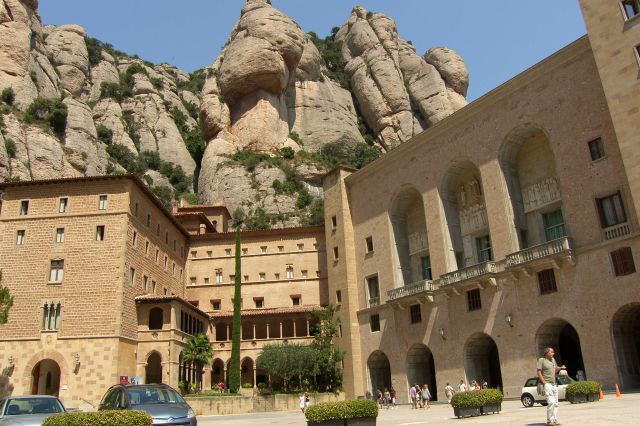 Zdjęcia: Montserrat, Katalonia, Plac przed klasztorem, HISZPANIA Zdjęcia: Montserrat, Katalonia, Plac przed klasztorem, HISZPANIA
