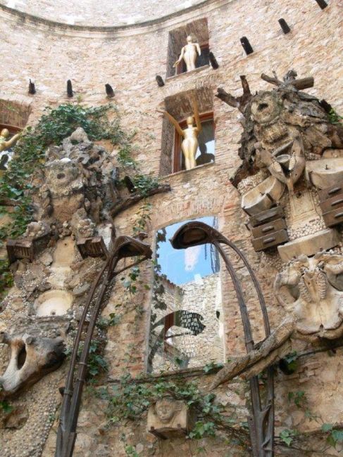 Zdjęcia: Gerona, Szokujące muzeum Salvadora Dali, HISZPANIA Zdjęcia: Gerona, Szokujące muzeum Salvadora Dali, HISZPANIA