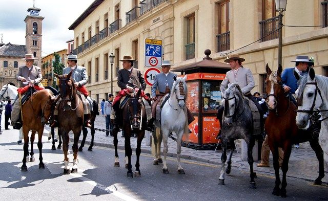 Zdjęcia: Granada, Andaluzja - Granada, Na ulicach Granady - 15 maja, HISZPANIA Zdjęcia: Granada, Andaluzja - Granada, Na ulicach Granady - 15 maja, HISZPANIA