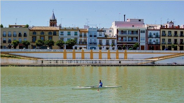 Zdjęcia: Sewilla, Andaluzja, Kajakarz na Guadaquivir, HISZPANIA Zdjęcia: Sewilla, Andaluzja, Kajakarz na Guadaquivir, HISZPANIA