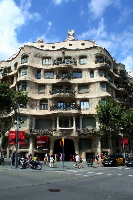 Zdjęcia: Barcelona, Katalonia, Casa Mila, HISZPANIA Zdjęcia: Barcelona, Katalonia, Casa Mila, HISZPANIA