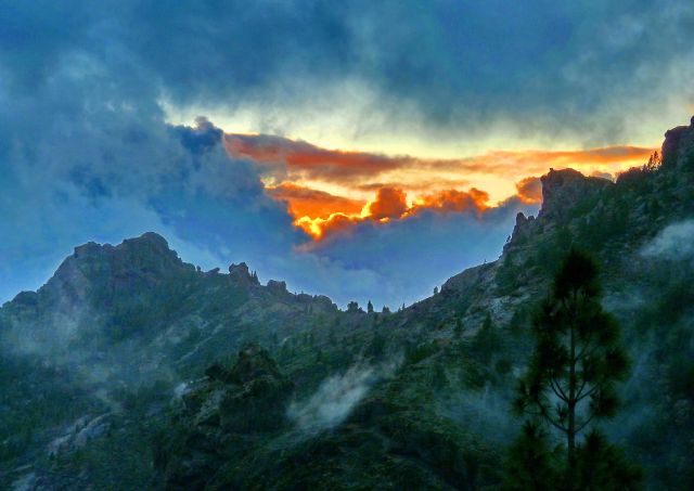 Zdjęcia: Gran Canaria, Gran Canaria, Zachód na Roque Nublo, HISZPANIA Zdjęcia: Gran Canaria, Gran Canaria, Zachód na Roque Nublo, HISZPANIA