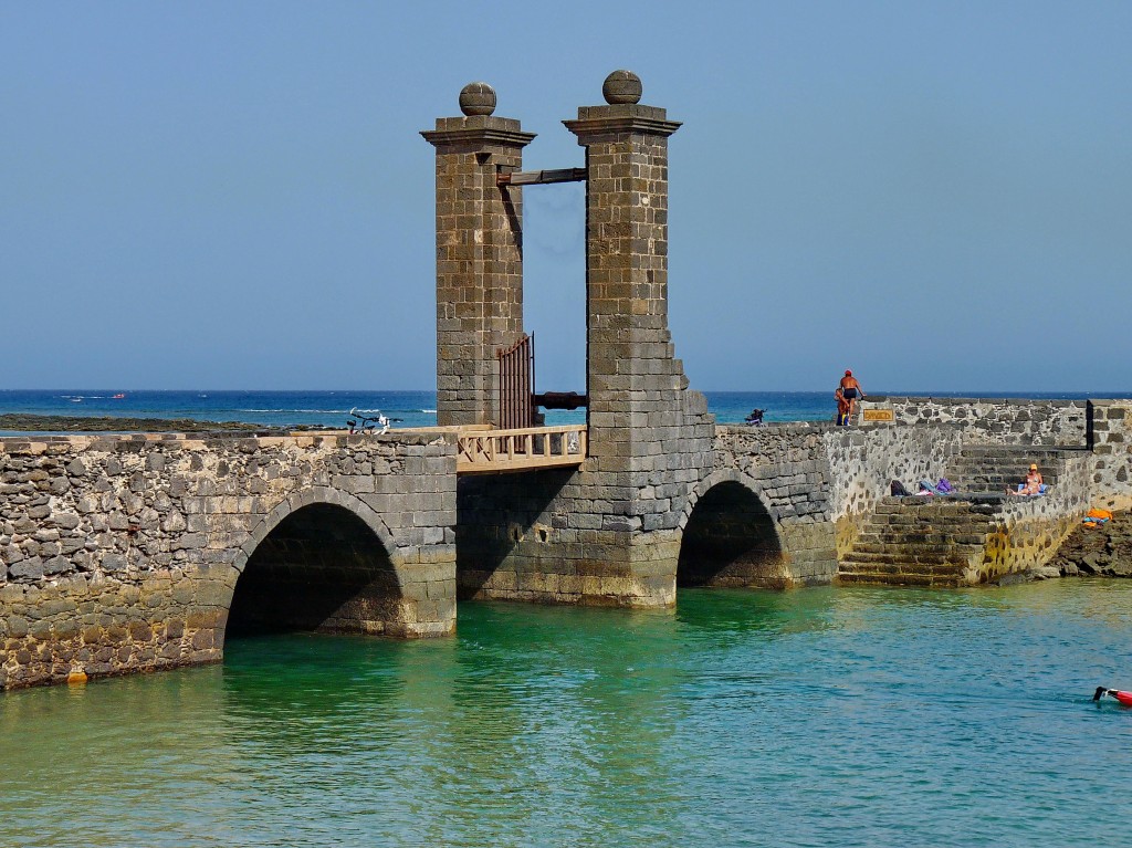 Zdjęcia: Lanzarote, Lanzarote, Most do twierdzy, HISZPANIA Zdjęcia: Lanzarote, Lanzarote, Most do twierdzy, HISZPANIA