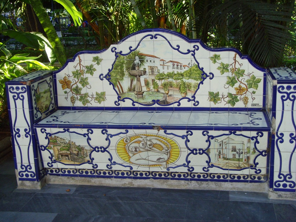 Zdjęcia: Malaga, Andaluzja, ławeczka w parku, HISZPANIA Zdjęcia: Malaga, Andaluzja, ławeczka w parku, HISZPANIA