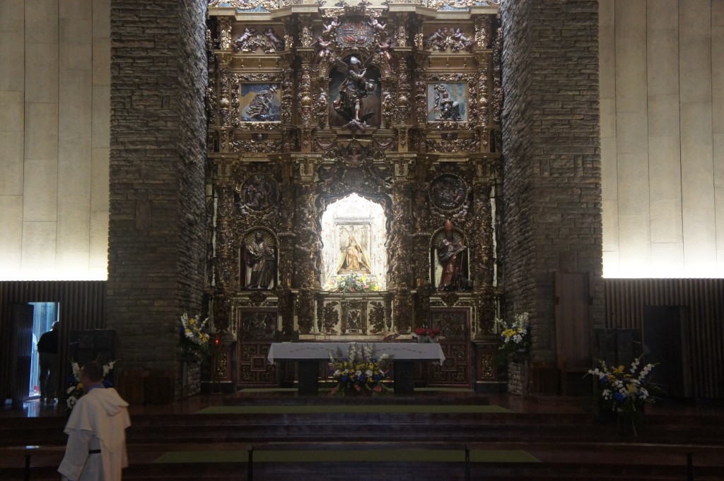 Zdjęcia: Valverde de la Virgen, Leon, Barokowy ołtarz w kamiennej obudowie, HISZPANIA Zdjęcia: Valverde de la Virgen, Leon, Barokowy ołtarz w kamiennej obudowie, HISZPANIA