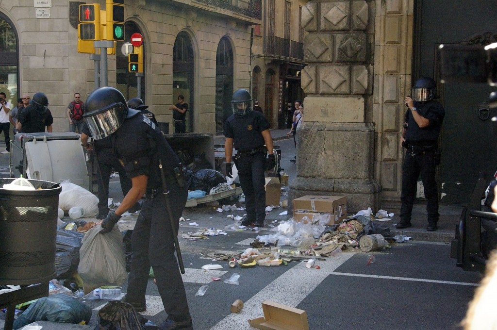 Zdjęcia: Barcelona, Katalonia, Zamieszki nie są dobrą metodą, HISZPANIA Zdjęcia: Barcelona, Katalonia, Zamieszki nie są dobrą metodą, HISZPANIA