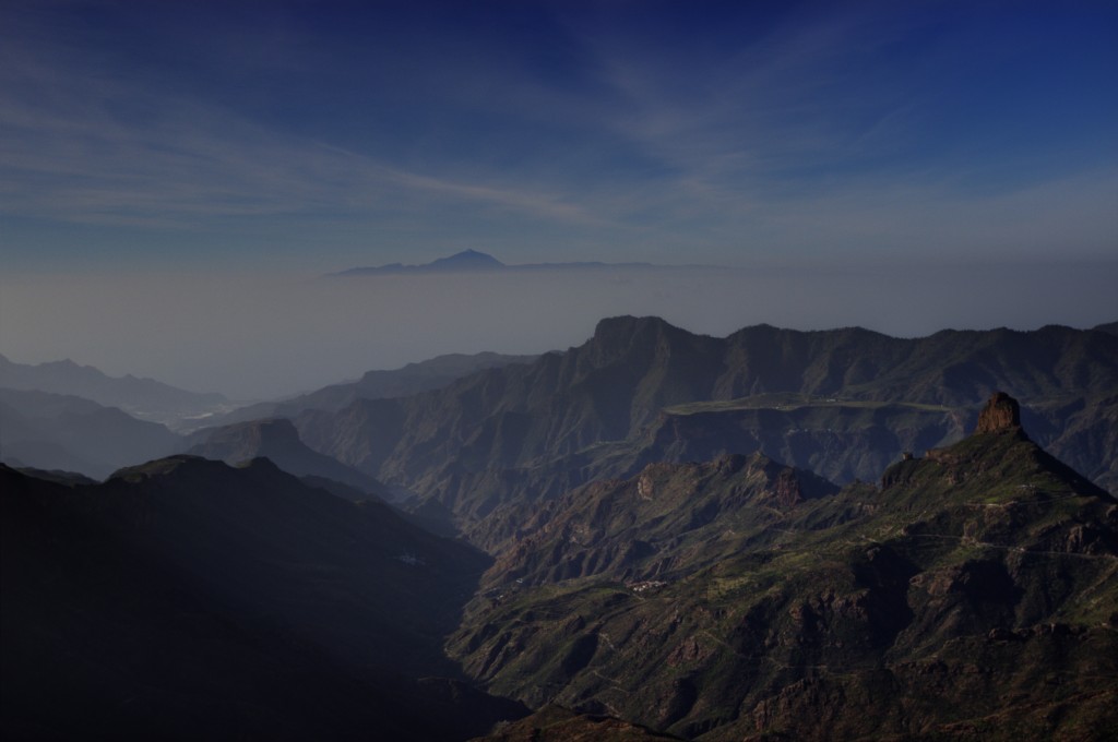 Zdjęcia: Gran Canaria, Wyspy Kanaryjskie, Teneryfa we mgle - widok z Roque Nublo, HISZPANIA Zdjęcia: Gran Canaria, Wyspy Kanaryjskie, Teneryfa we mgle - widok z Roque Nublo, HISZPANIA