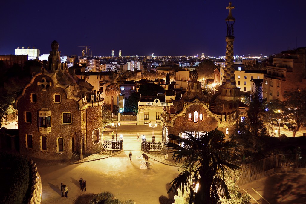 Zdjęcia: Barcelona, Katalonia, Nocny Güell, HISZPANIA Zdjęcia: Barcelona, Katalonia, Nocny Güell, HISZPANIA