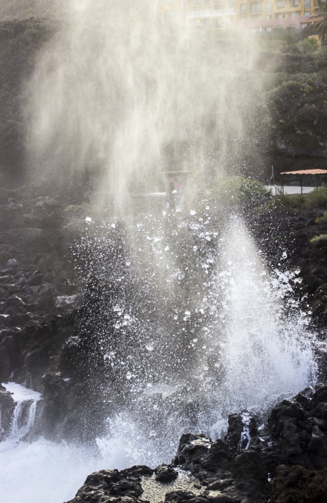 Zdjęcia: La Palma, Wyspy Kanaryjskie, fale oceanu w Los Cancajos, HISZPANIA Zdjęcia: La Palma, Wyspy Kanaryjskie, fale oceanu w Los Cancajos, HISZPANIA