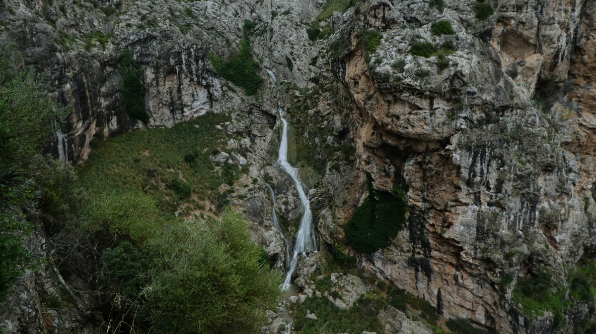 Zdjęcia: Fornalutx, Majorka, Górski wodospad na szlaku GR221, HISZPANIA Zdjęcia: Fornalutx, Majorka, Górski wodospad na szlaku GR221, HISZPANIA