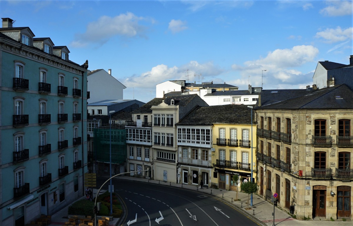Zdjęcia: Lugo, mury Starego Miasta, Galicja, Za murami, HISZPANIA Zdjęcia: Lugo, mury Starego Miasta, Galicja, Za murami, HISZPANIA