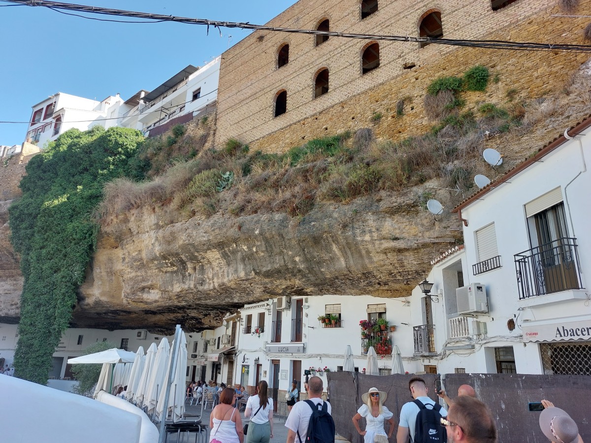 Zdjęcia: Szlak Pueblo Blancos., Andaluzja., Setenil - miasto wykute w skale., HISZPANIA Zdjęcia: Szlak Pueblo Blancos., Andaluzja., Setenil - miasto wykute w skale., HISZPANIA