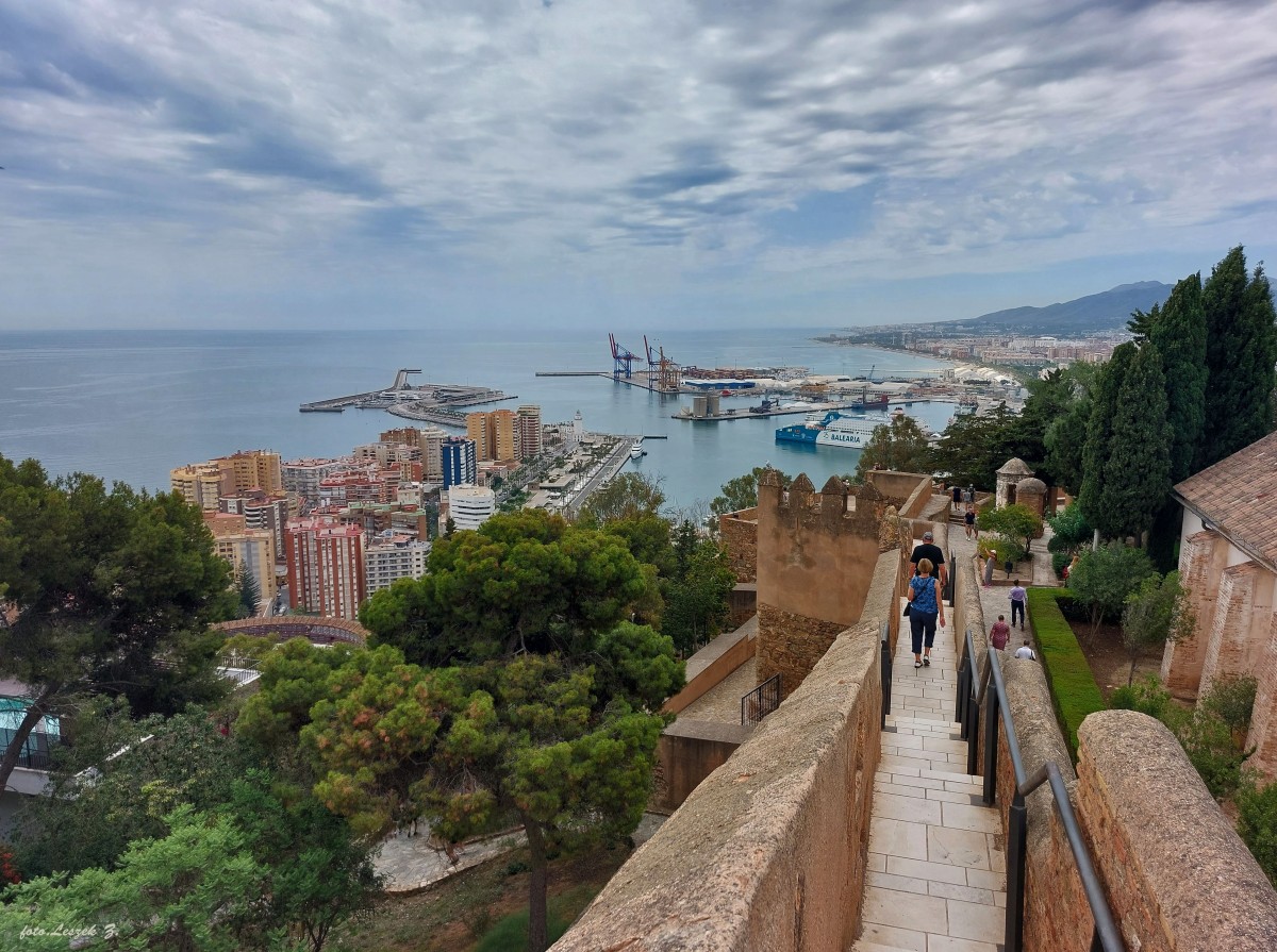 Zdjęcia: Malaga., Andaluzja., Port z murów zamku., HISZPANIA Zdjęcia: Malaga., Andaluzja., Port z murów zamku., HISZPANIA