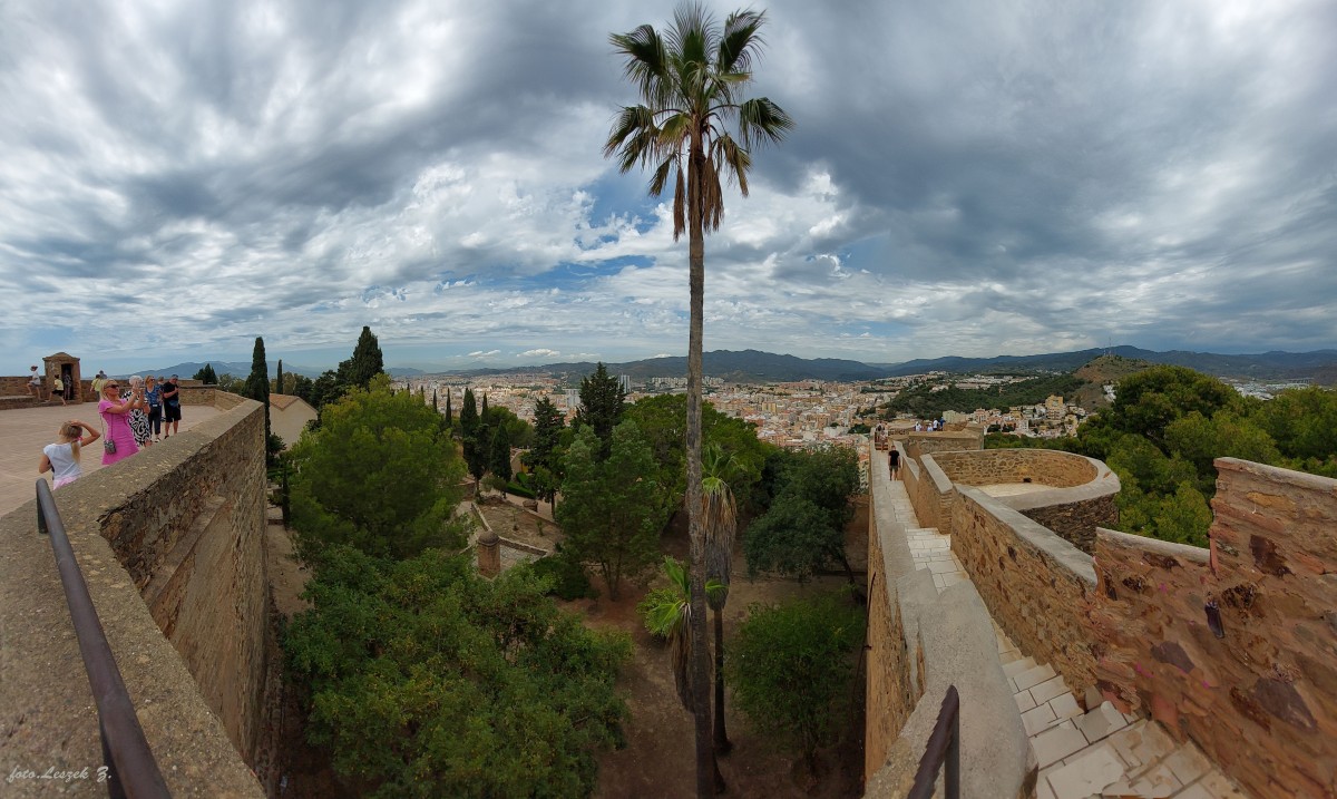 Zdjęcia: Malaga., Andaluzja., Na murach zamku Gibralfaro., HISZPANIA Zdjęcia: Malaga., Andaluzja., Na murach zamku Gibralfaro., HISZPANIA
