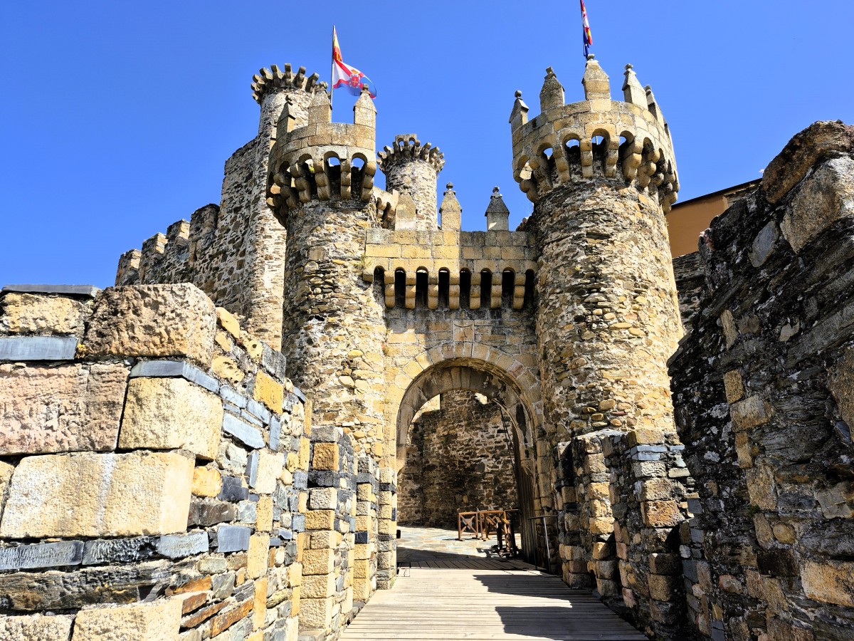 Zdjęcia: Ponferrada, Leon, Bajkowy zamek Templariuszy z XIIIw, HISZPANIA Zdjęcia: Ponferrada, Leon, Bajkowy zamek Templariuszy z XIIIw, HISZPANIA