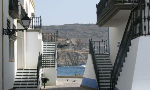 Zdjęcie HISZPANIA / Gran Canaria / Puerto de Mogan / Ciągle schody