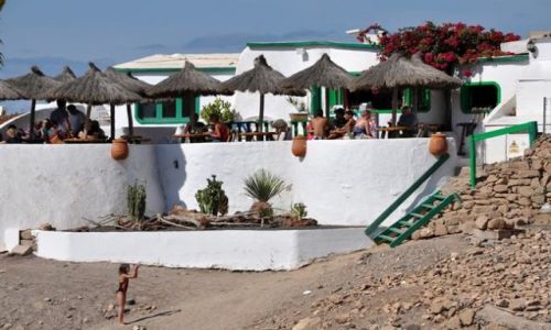 Zdjęcie HISZPANIA / - / Papagayos przy plazy / Lanzarote