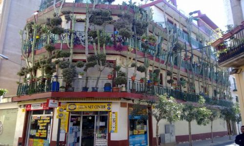 Zdjecie HISZPANIA / Costa Brava / Calella / Ciekawie ozdobiony dom