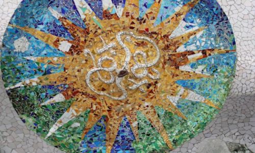 Zdjcie HISZPANIA / Katalonia / Barcelona Park Guell / Mozaikowe cudeka