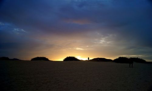 Zdjcie HISZPANIA / Kanary / Fuerteventura / zachod slonca na wydmach