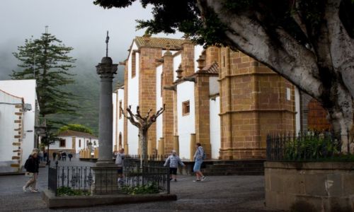Zdjcie HISZPANIA / Gran Canaria / Teror / Miasto we mgle