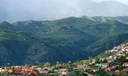 Zdjecie HISZPANIA / Gran Canaria / Gran Canaria / Wioska na zboczu