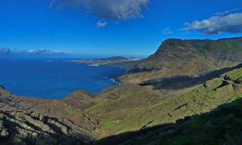 Zdjecie HISZPANIA / Gran Canaria / Gran Canaria / Zatoka wsrd zboczy