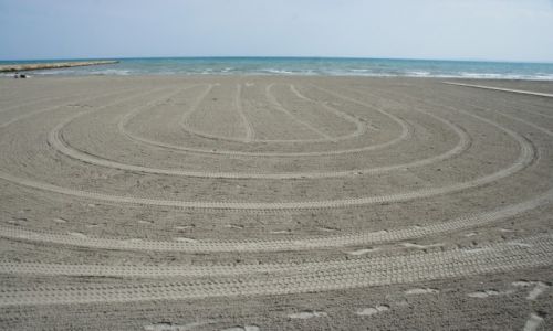 Zdjęcie HISZPANIA / Alicante / Santa Pola / Linie na piasku