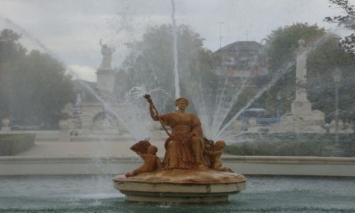 Zdjcie HISZPANIA / Madryt / Aranjuez / Fontanna w parku miejskim