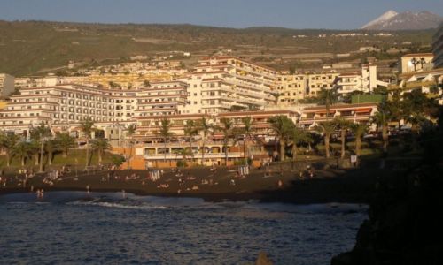 Zdjcie HISZPANIA / Teneryfa / Puerto de Santiago / pikna czarna plaa
