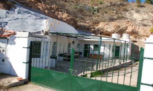 Zdjcie HISZPANIA / - / Gran Canaria. / Budynek wbudowany...