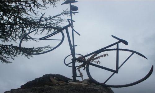 HISZPANIA / Leon / El Acebo,  Camino Francs / Pamici niemieckiego rowerzysty Heinricha Krause