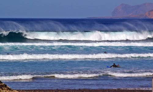 Zdjcie HISZPANIA / Lanzarote / Playa de Famara / Czekajc na fal...