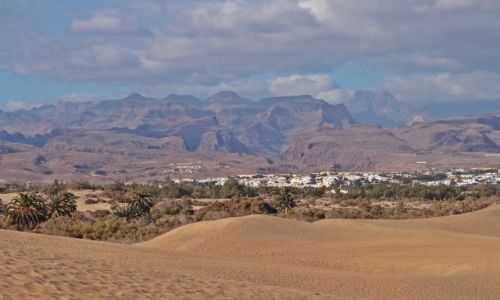 Zdjcie HISZPANIA / Wyspy Kanaryjskie / Gran Canaria /  Widok z wydm w  Maspalomas