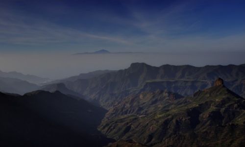 Zdjcie HISZPANIA / Wyspy Kanaryjskie / Gran Canaria / Teneryfa we mgle - widok z Roque Nublo